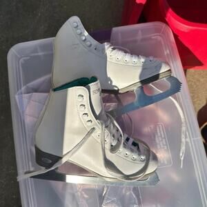 riedell opal kids iceskates size 5